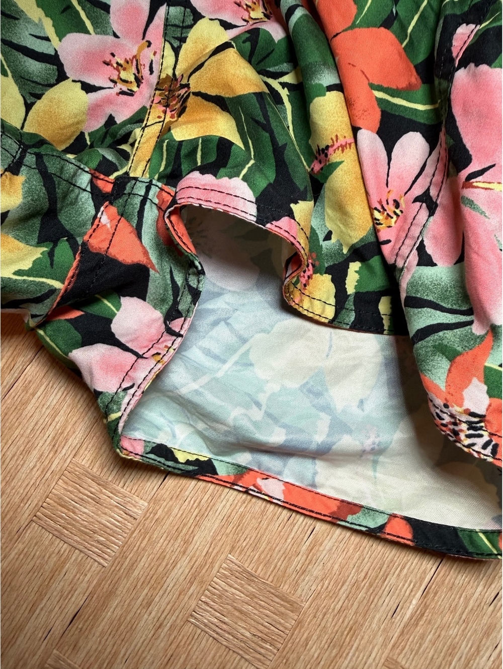 VOLCOM S - Picture 3 of 6